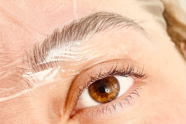 Lifting y tinte de pestañas en Sumakay Beauty